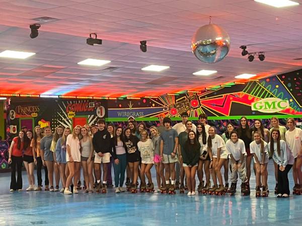 School group enjoying skating rink in Valdosta for field trip and team building